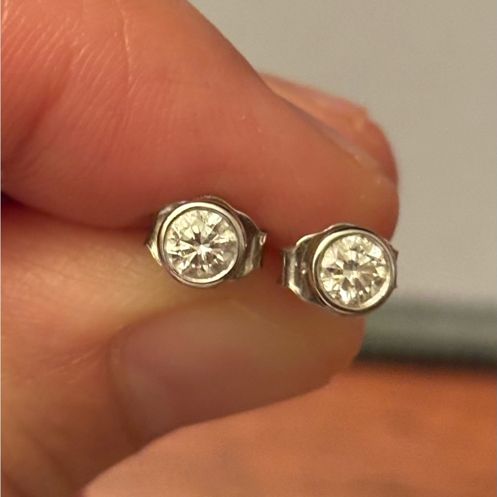 14k white gold bezel set solitaire diamond stud earrings